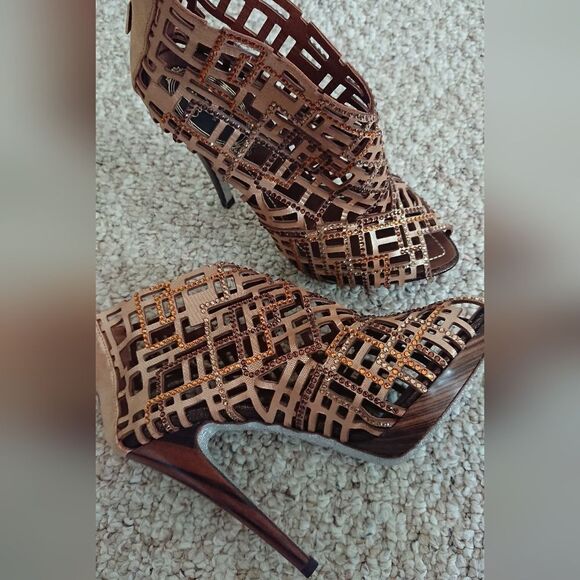 Rene Caovilla gold tone leather embellished Swarovski crystals booties size 36.5 - Picture 7 of 14